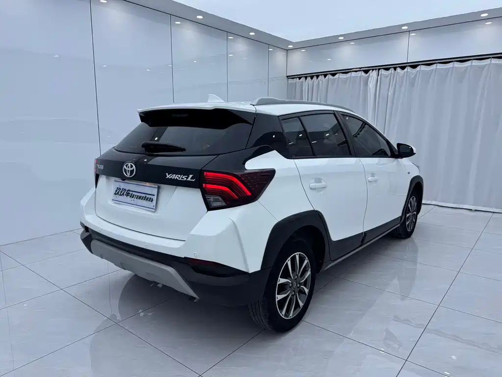 Toyota Yaris L — фото 4
