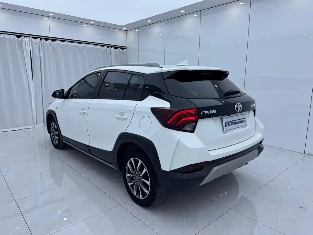 Toyota Yaris L — фото 6