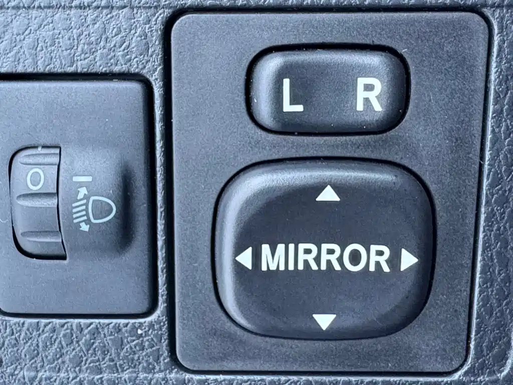 Toyota Yaris L — фото 8