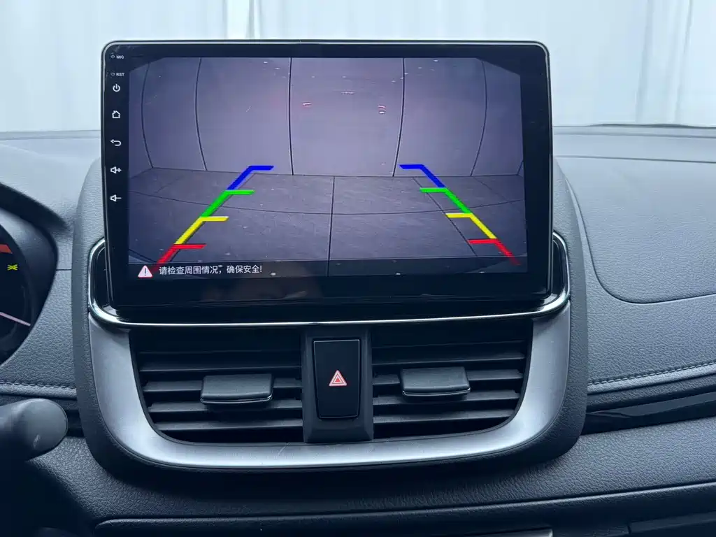 Toyota Yaris L — фото 9