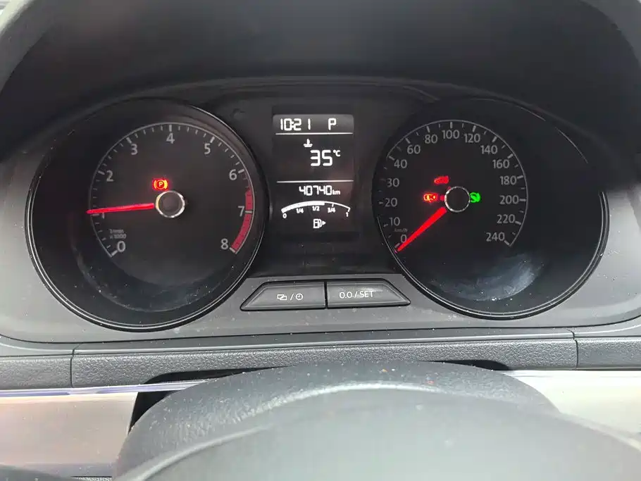 Volkswagen Lavida — фото 14