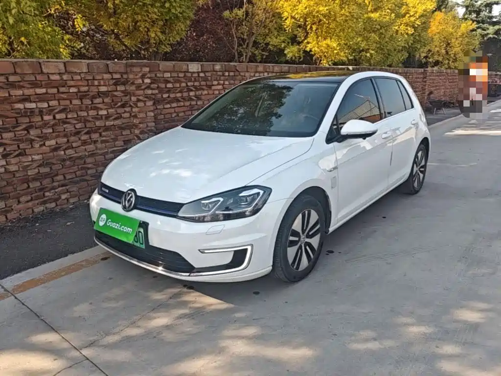 Volkswagen Golf EV — фото 2