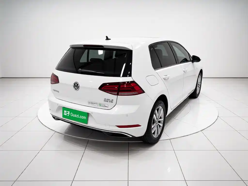 Volkswagen Golf — фото 6