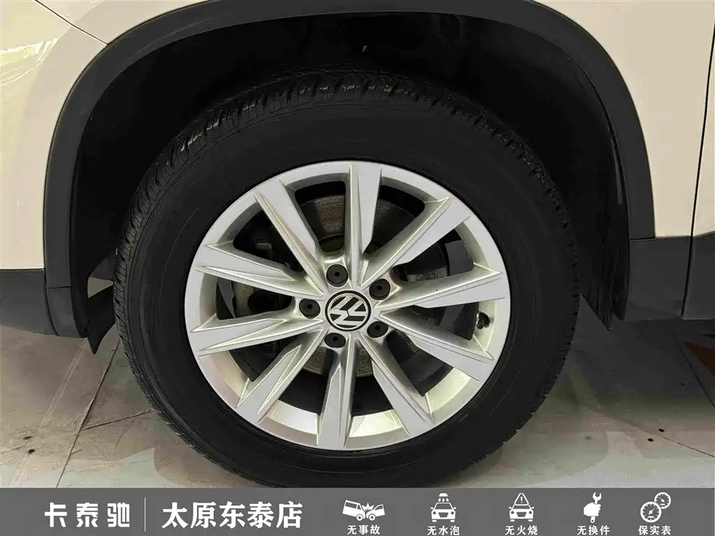 Volkswagen Tiguan — фото 10