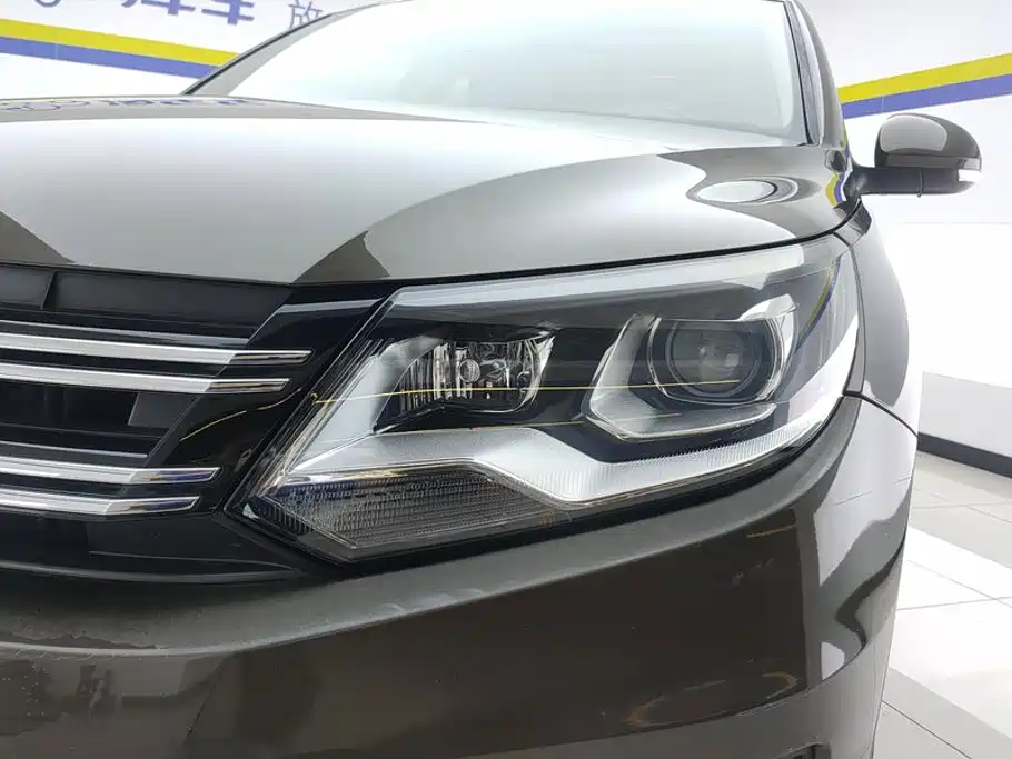 Volkswagen Tiguan — фото 5