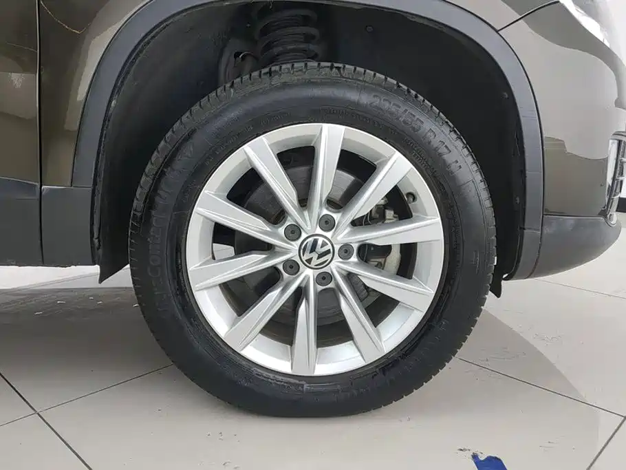 Volkswagen Tiguan — фото 6