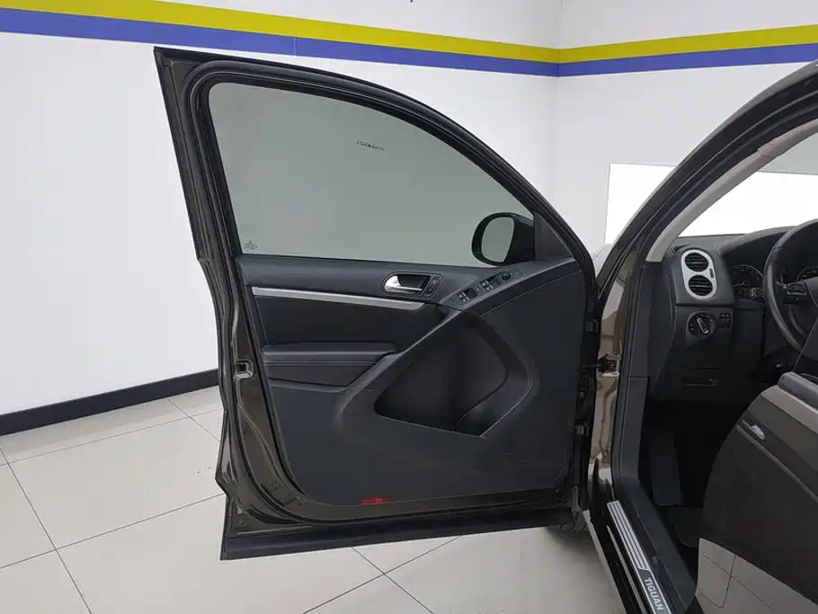 Volkswagen Tiguan — фото 7