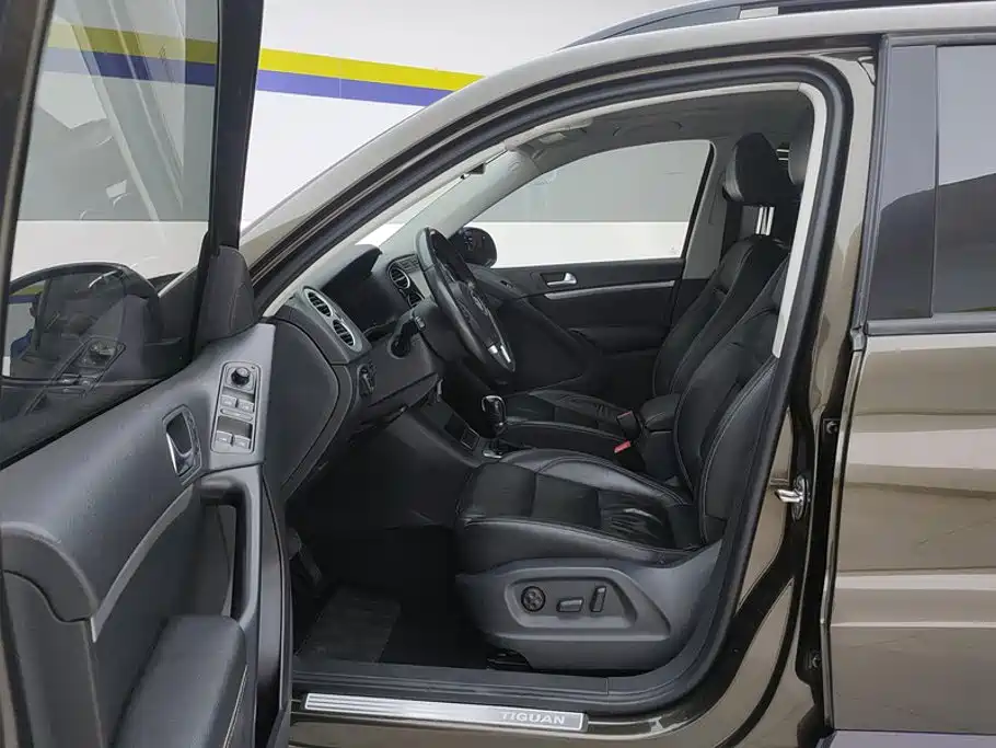Volkswagen Tiguan — фото 9