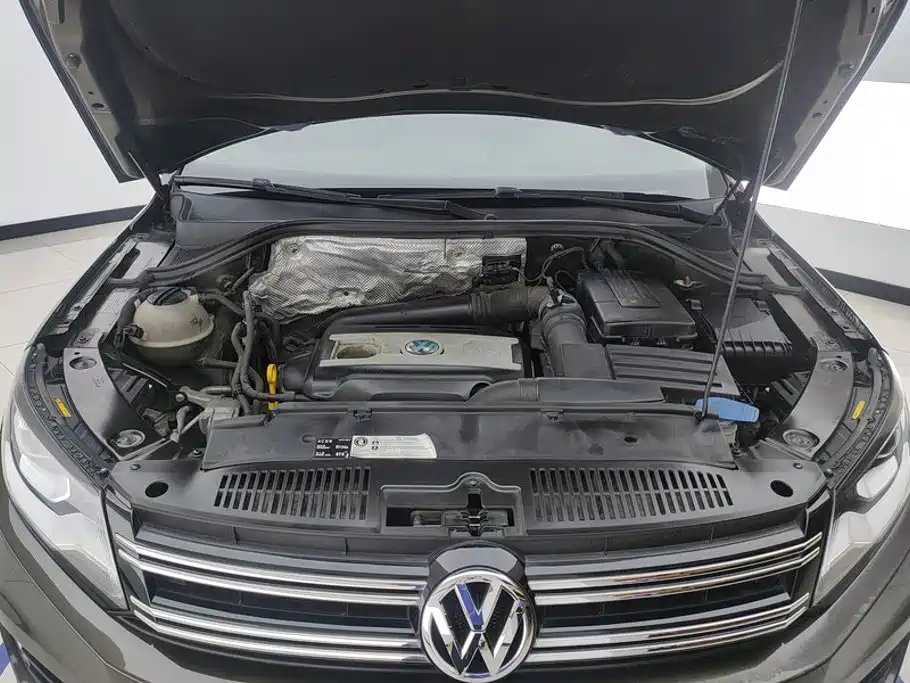 Volkswagen Tiguan — фото 10