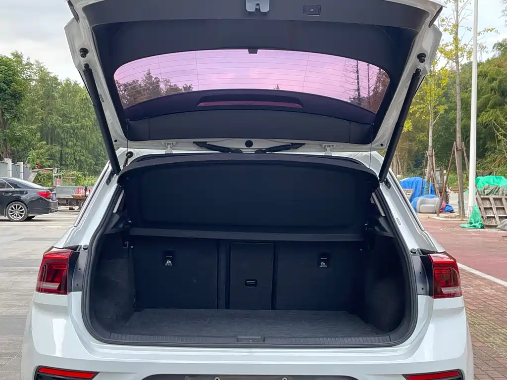 Volkswagen T-Roc — фото 14