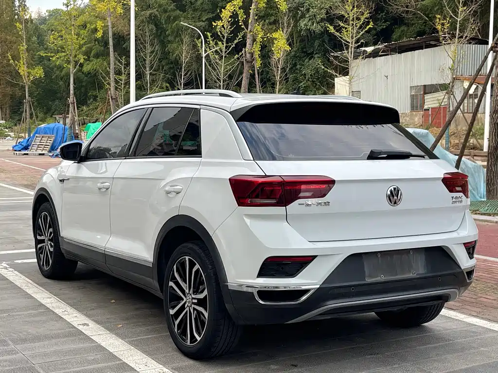 Volkswagen T-Roc — фото 6