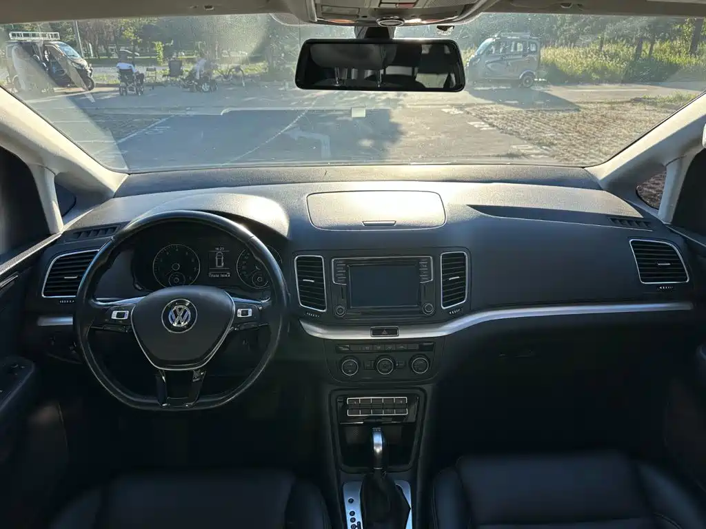 Volkswagen Sharan — фото 21