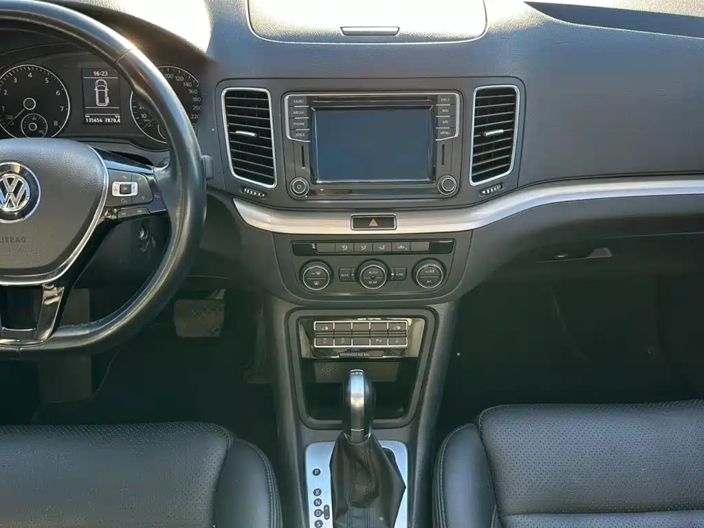 Volkswagen Sharan — фото 23