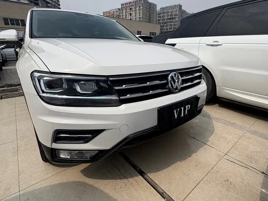 Volkswagen Tiguan L — фото 2