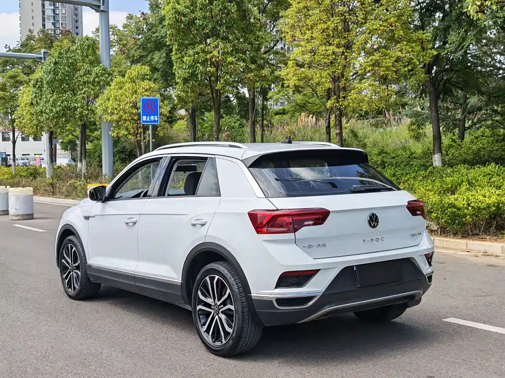 Volkswagen T-Roc — фото 7