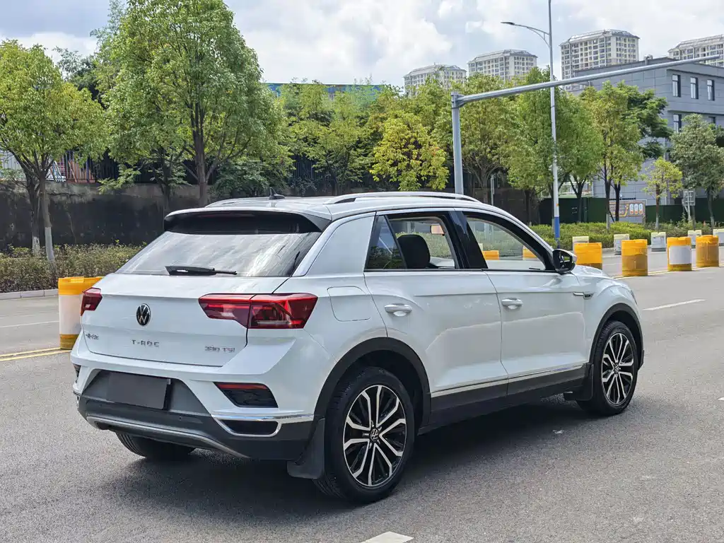 Volkswagen T-Roc — фото 9