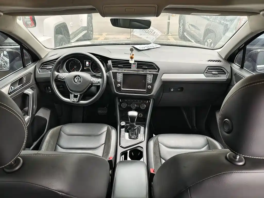 Volkswagen Tiguan L — фото 4