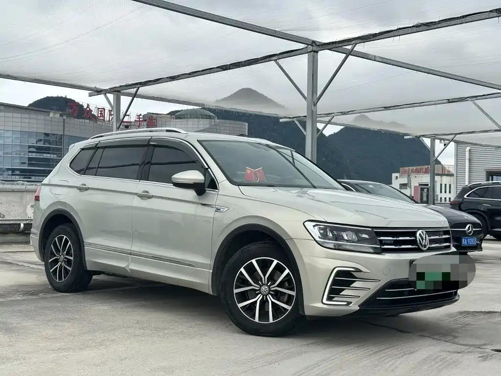 Volkswagen Tiguan L PHEV — фото 2