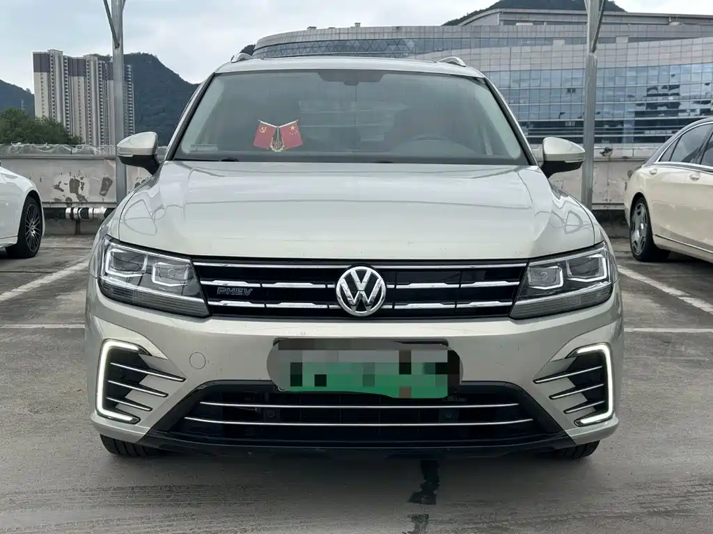 Volkswagen Tiguan L PHEV — фото 3