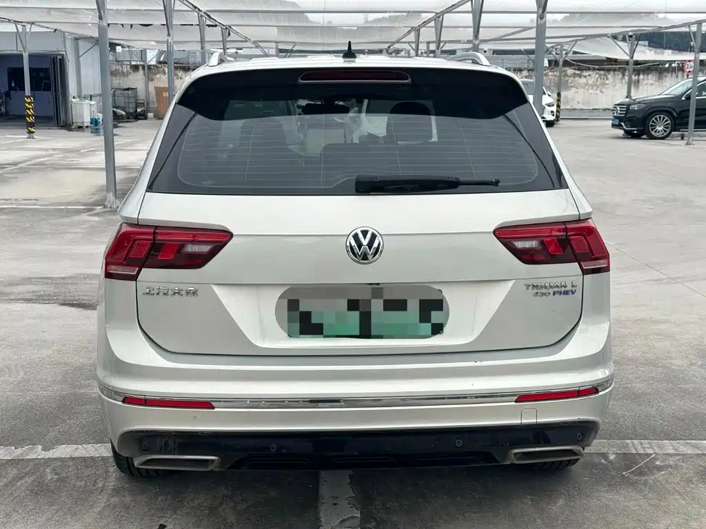 Volkswagen Tiguan L PHEV — фото 4