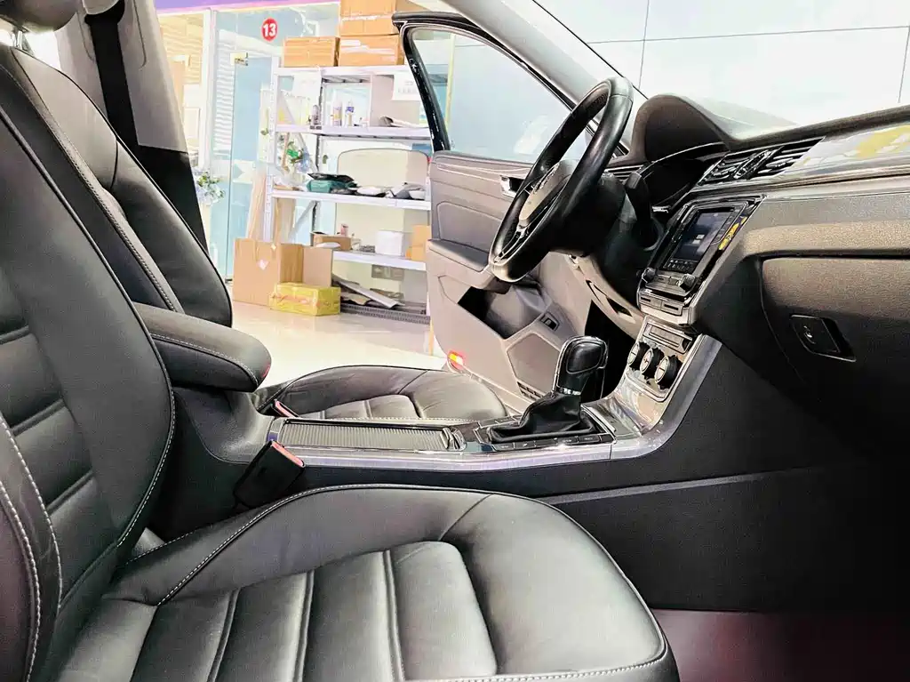 Volkswagen Passat — фото 6