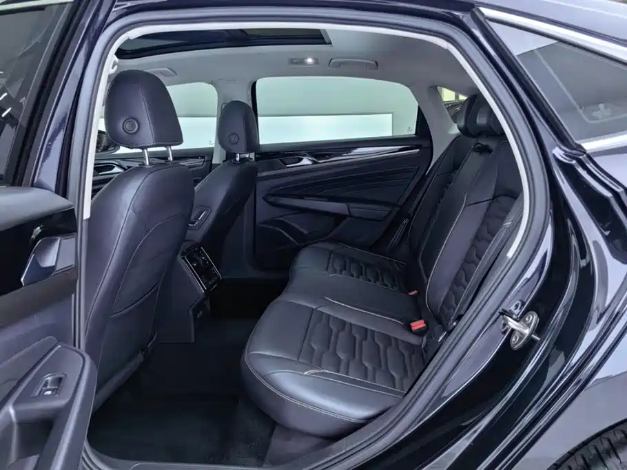 Volkswagen Passat — фото 11