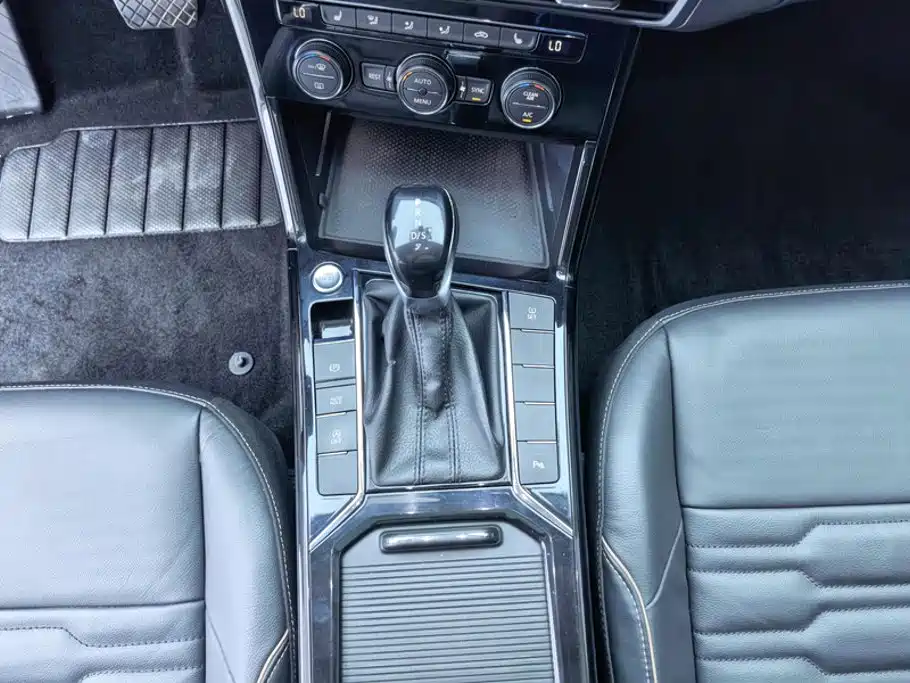 Volkswagen Passat — фото 15