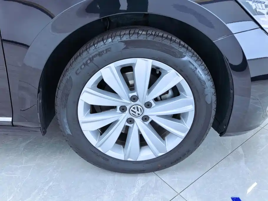 Volkswagen Passat — фото 6