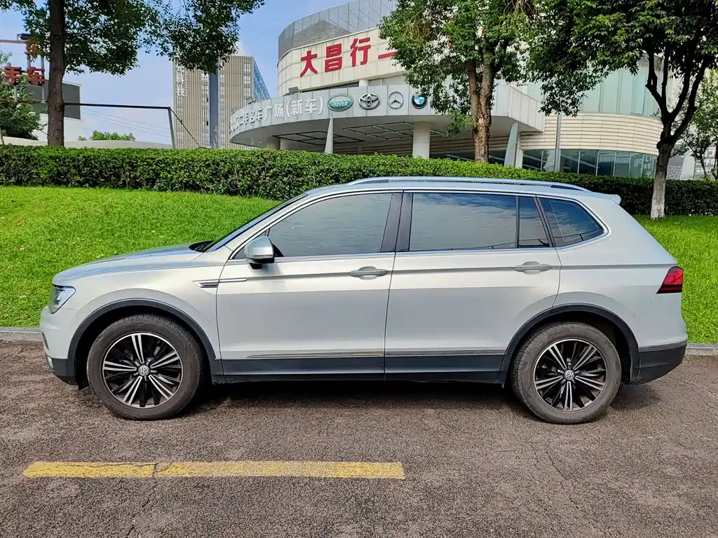 Volkswagen Tiguan L — фото 3