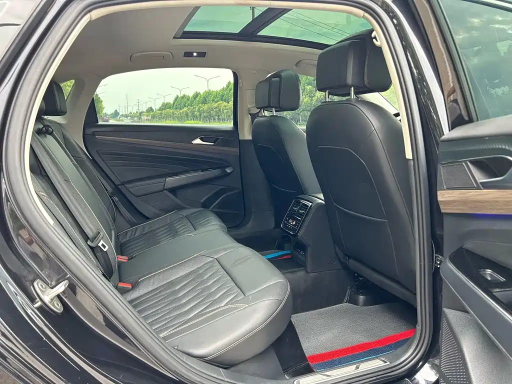 Volkswagen Passat — фото 8