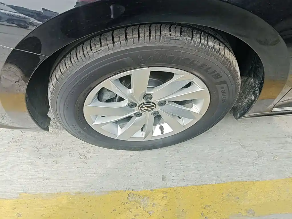 Volkswagen Passat — фото 23