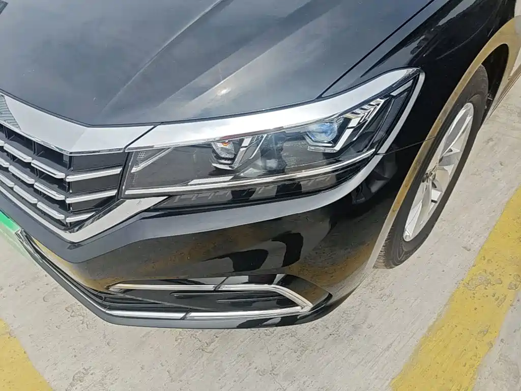 Volkswagen Passat — фото 24