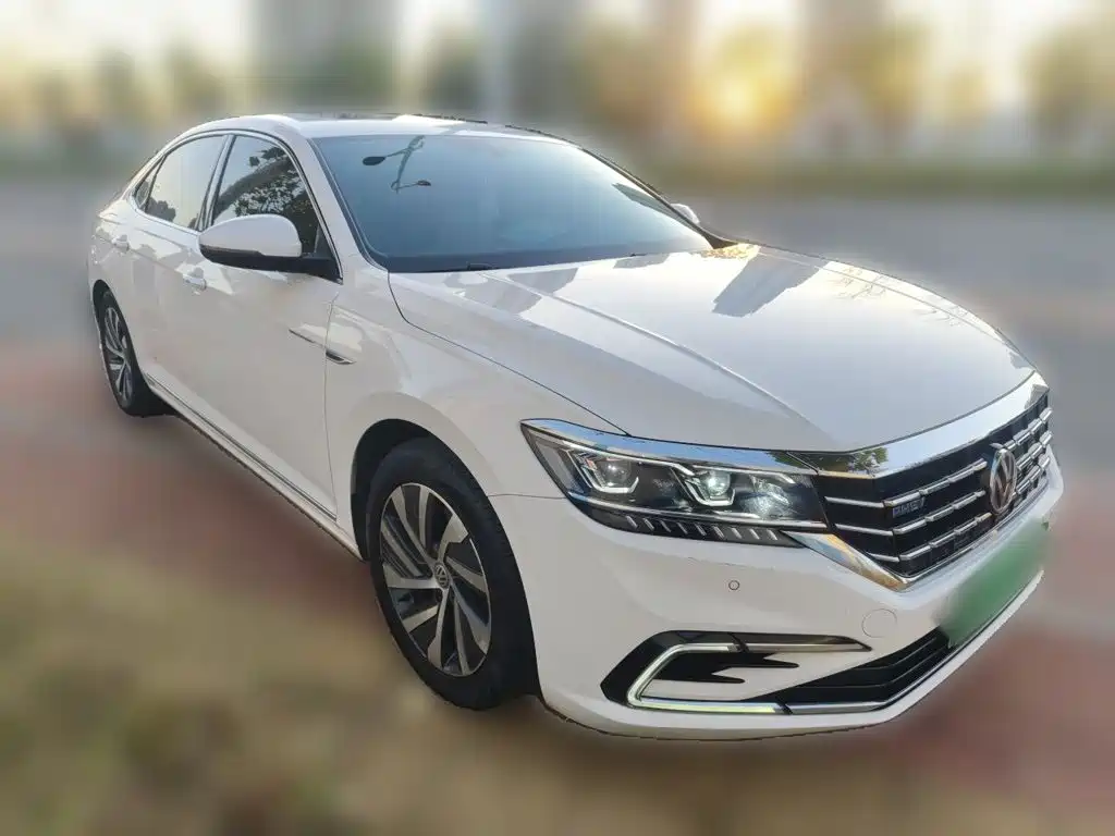 Volkswagen Passat PHEV — фото 3