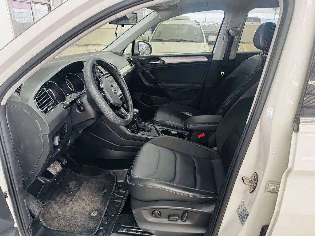 Volkswagen Tiguan L — фото 2