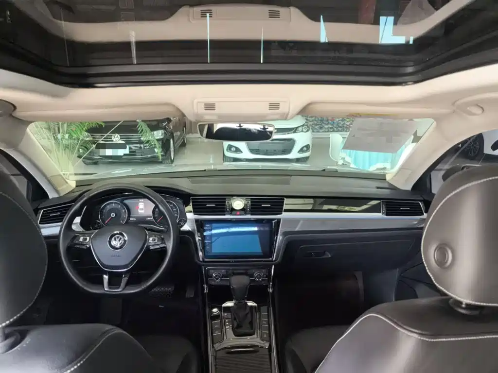 Volkswagen Phideon — фото 11