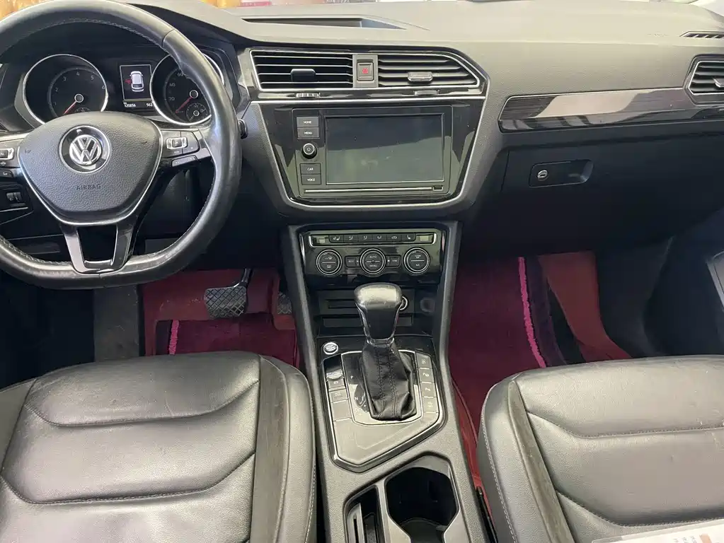Volkswagen Tiguan L — фото 14