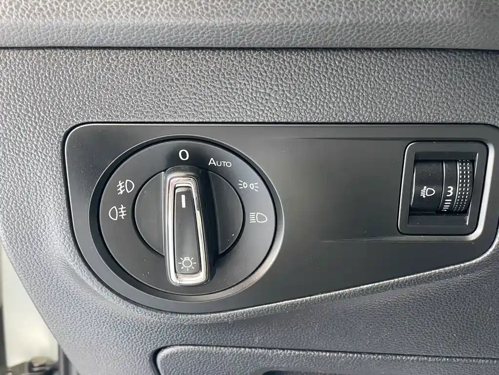 Volkswagen Tiguan L — фото 18