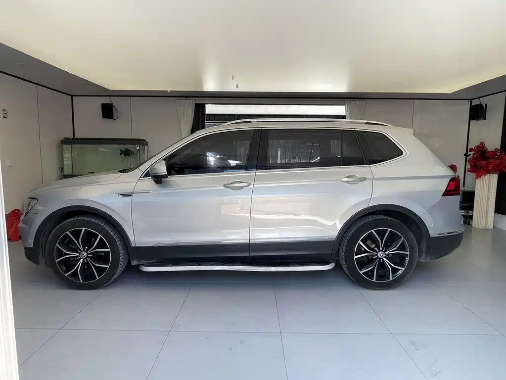 Volkswagen Tiguan L — фото 6