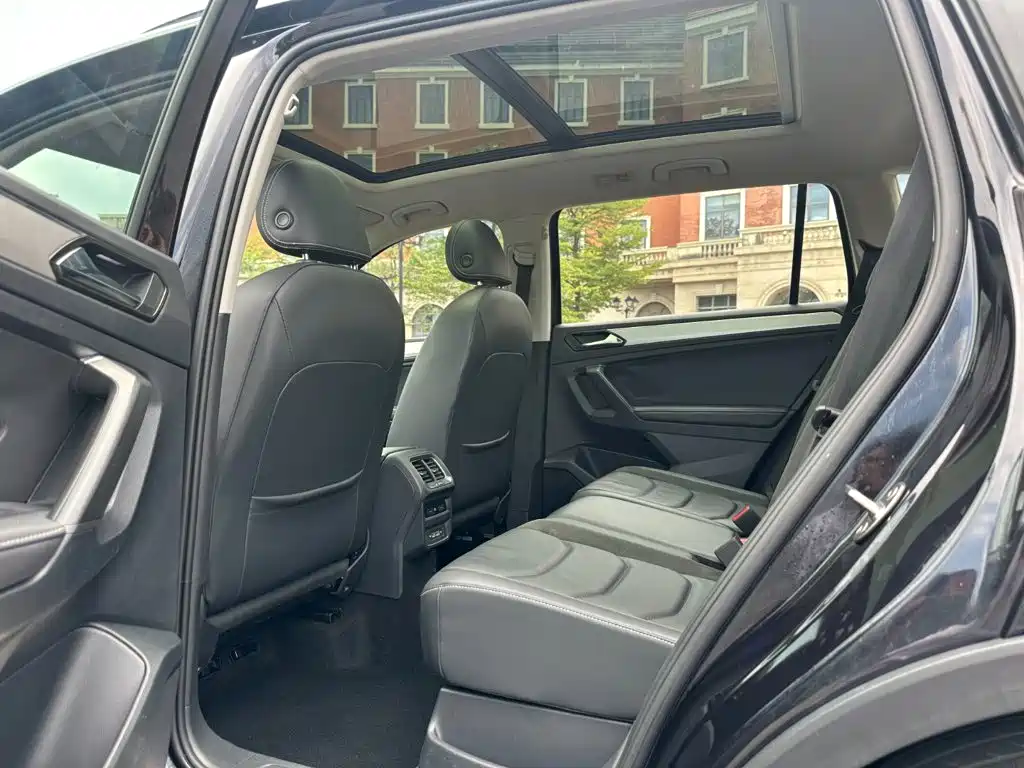 Volkswagen Tiguan L — фото 8