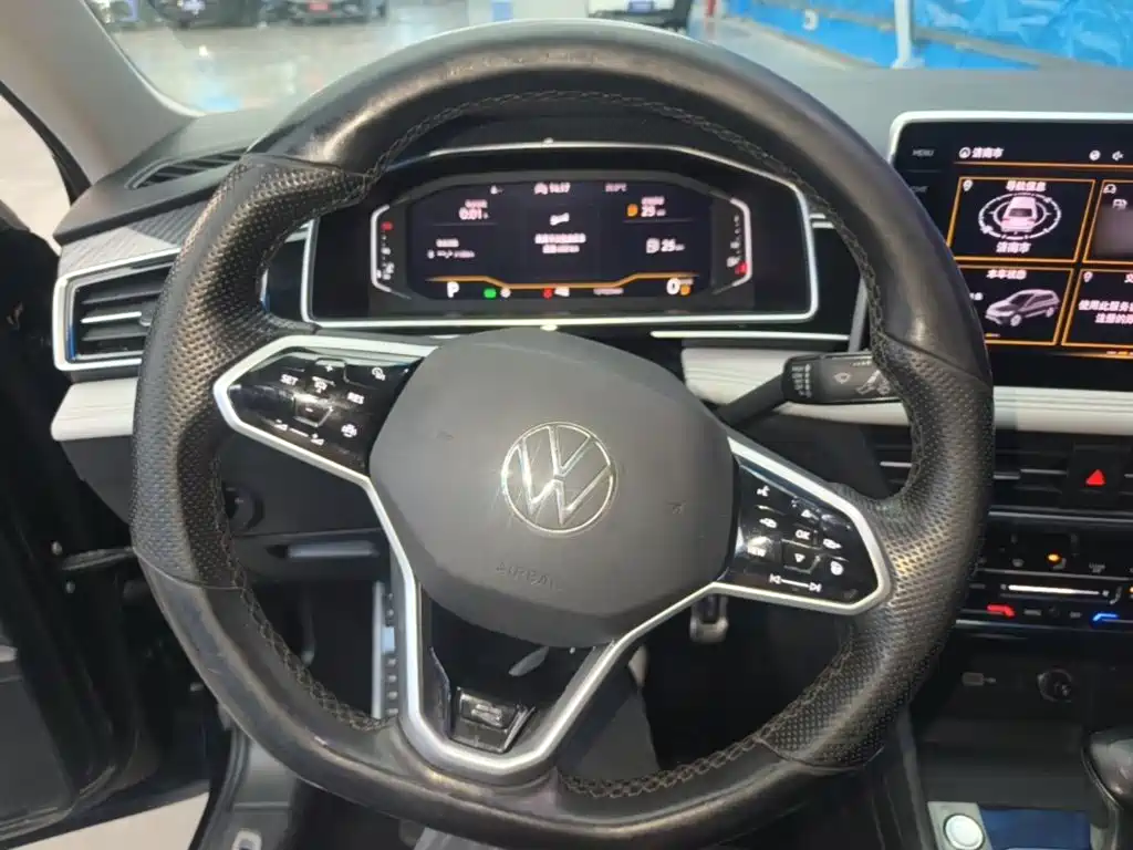 Volkswagen Tiguan L — фото 11