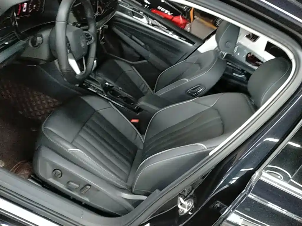 Volkswagen Passat — фото 15