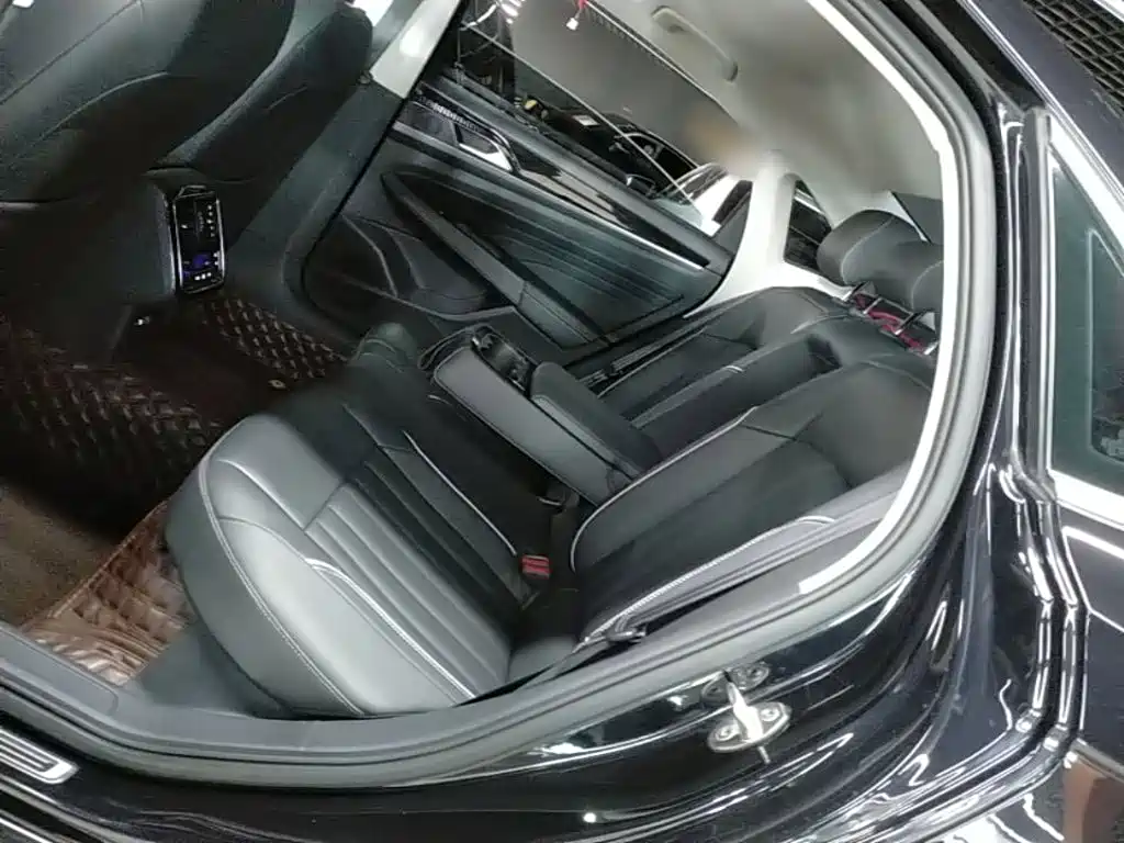 Volkswagen Passat — фото 17