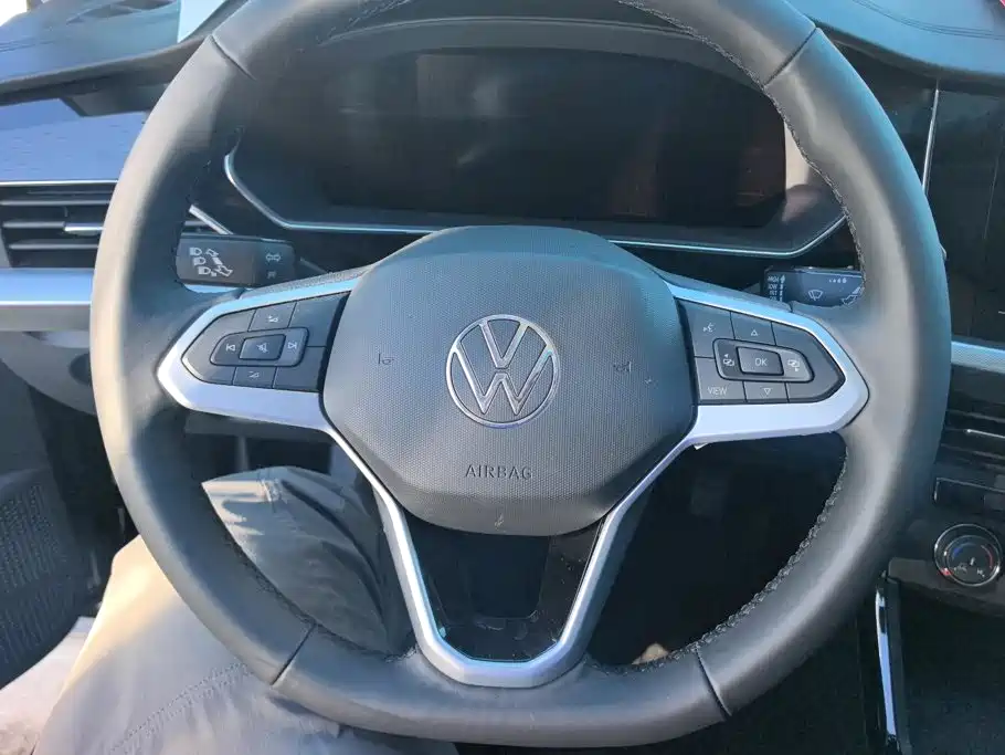 Volkswagen Passat — фото 15