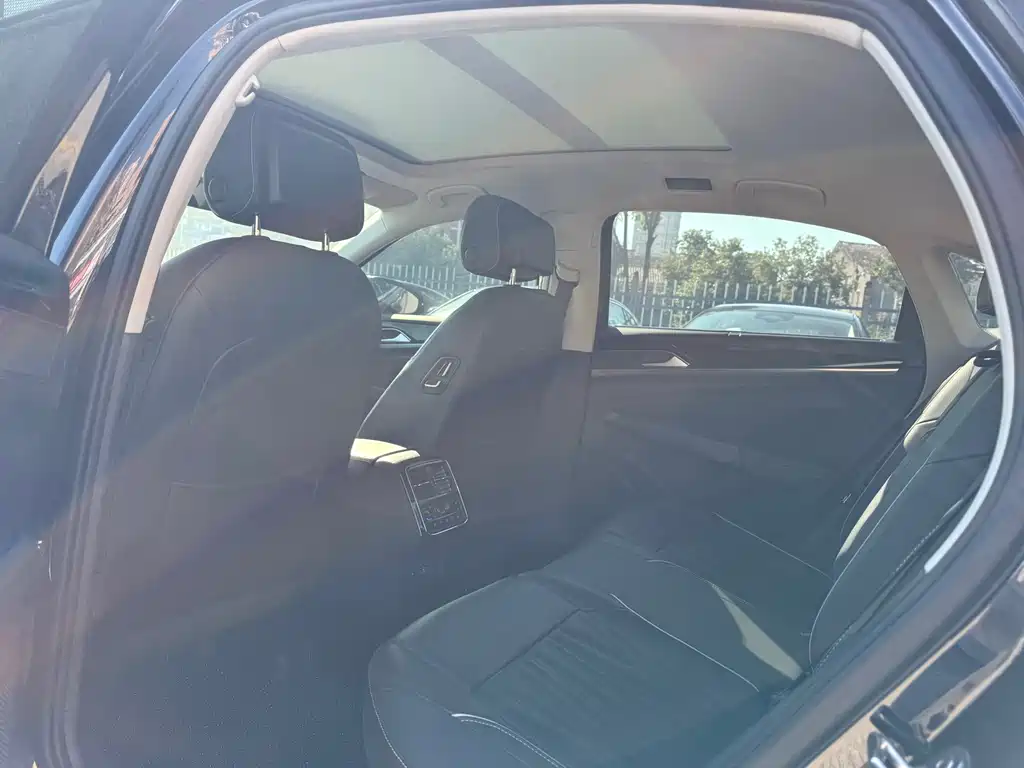 Volkswagen Passat — фото 11
