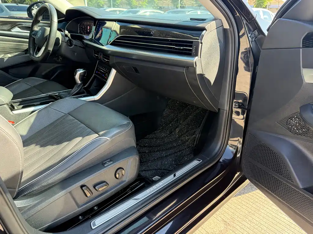 Volkswagen Passat — фото 16