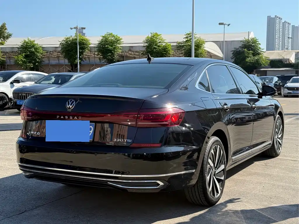 Volkswagen Passat — фото 7