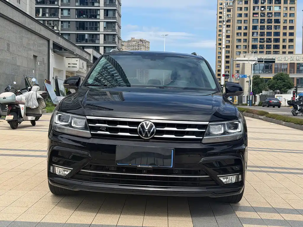 Volkswagen Tiguan L — фото 2