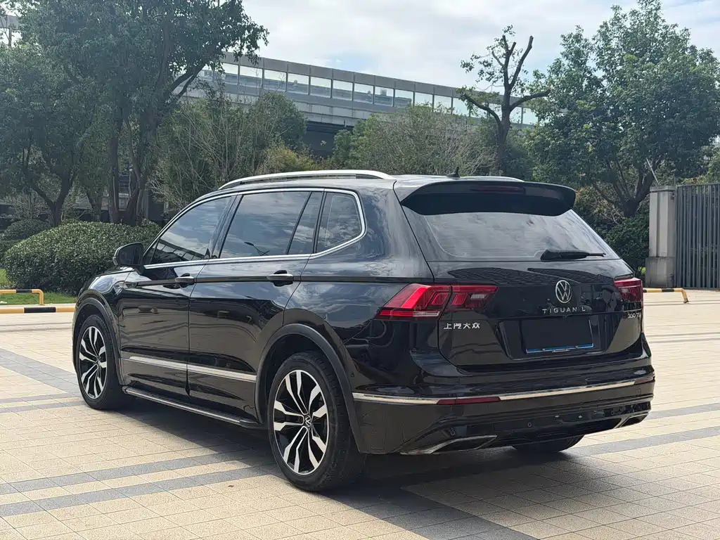 Volkswagen Tiguan L — фото 7