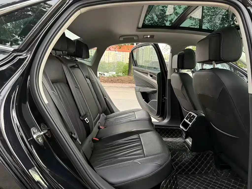 Volkswagen Passat — фото 8