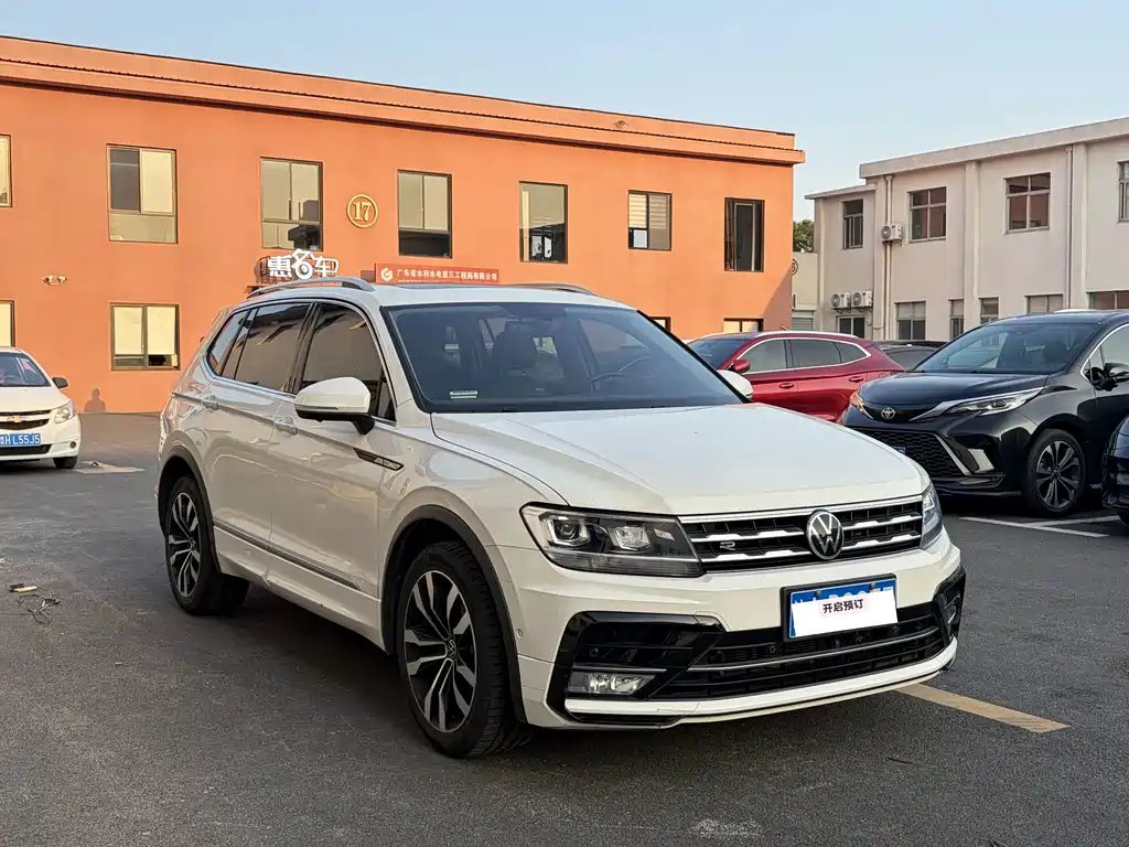 Volkswagen Tiguan L — фото 3